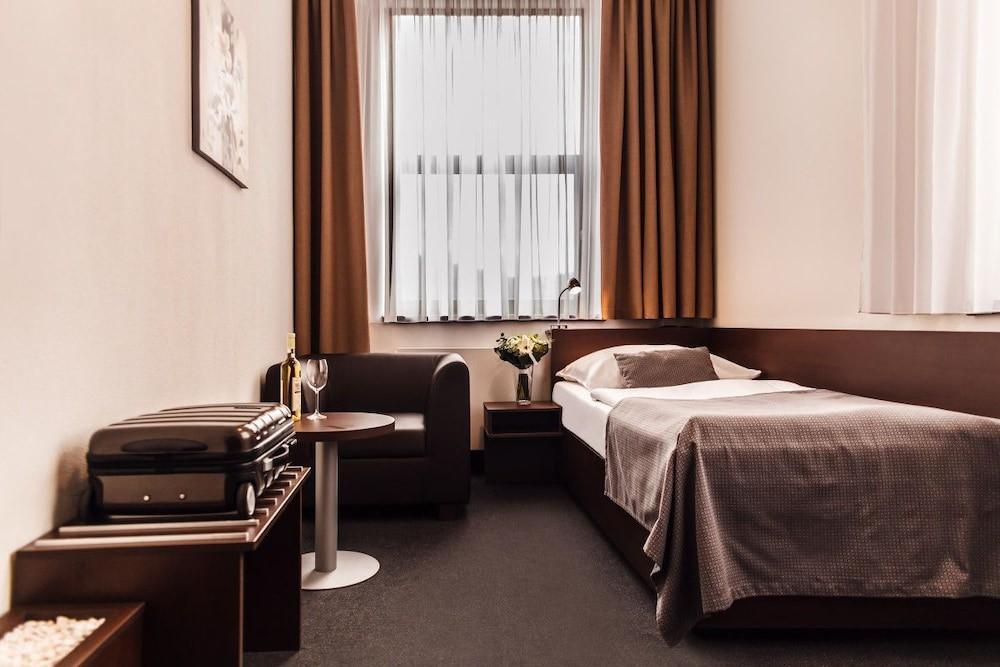Interhotel Злін Екстер'єр фото