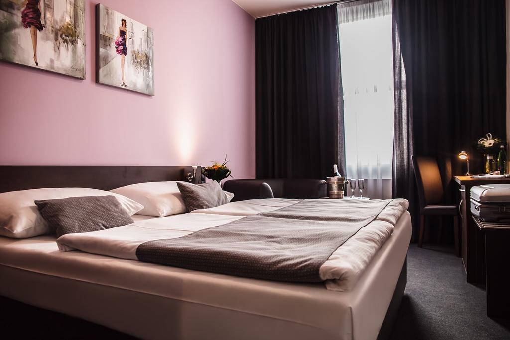 Interhotel Злін Екстер'єр фото