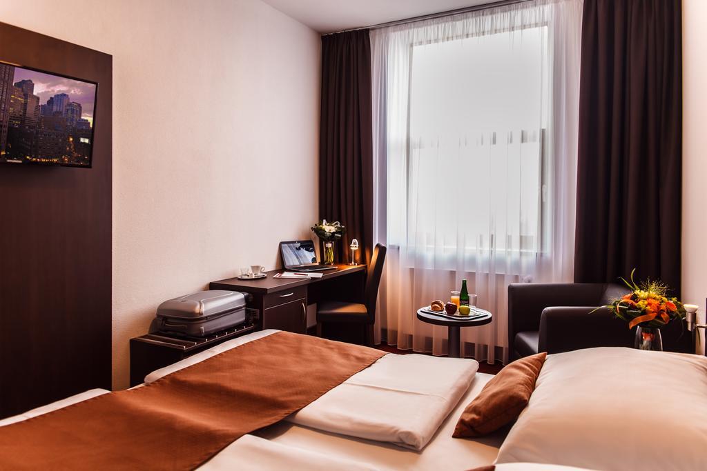Interhotel Злін Екстер'єр фото
